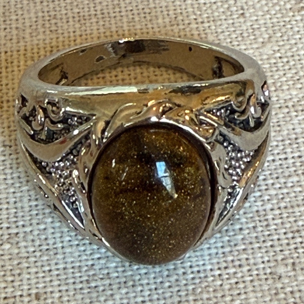 Vintage Silver Tone Ornate Scrollwork Brown Cabochon Statement Ring Size 8 - Picture 1 of 4